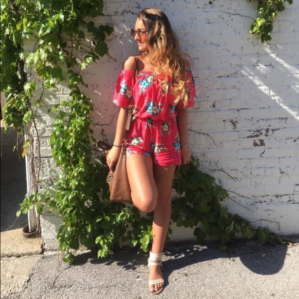 Pink floral romper🌺🌸🌷